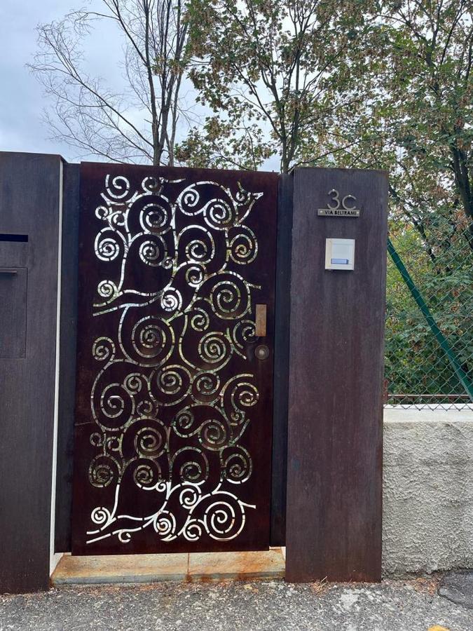 شقة Verde Rame In Citta' Alta Con Garage Charme E Relax بيرغامو المظهر الخارجي الصورة