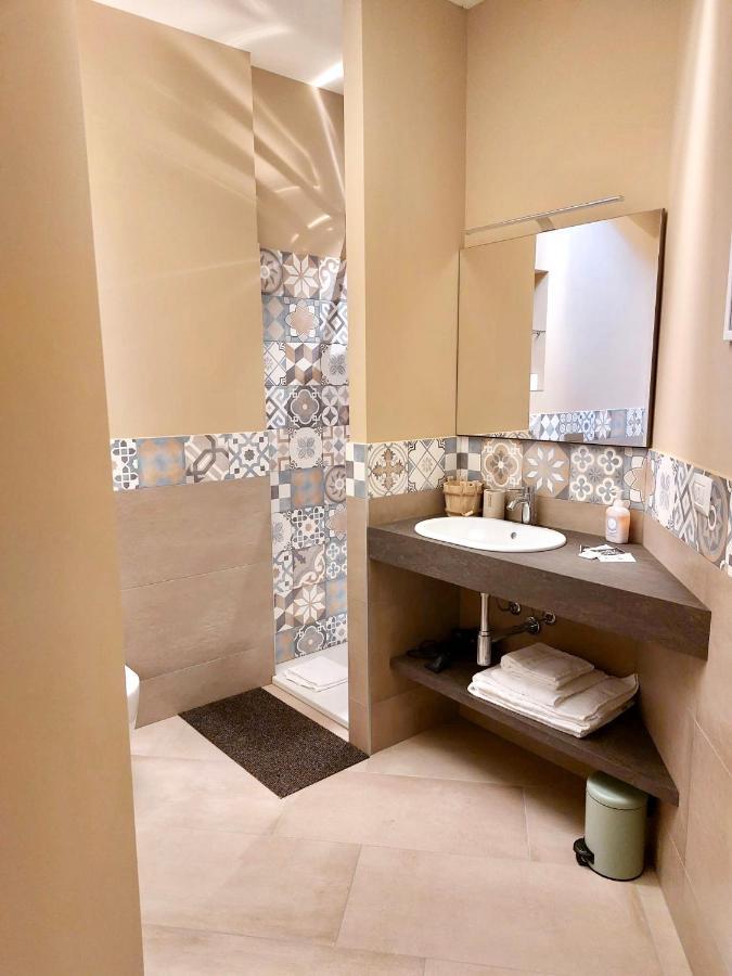 شقة Verde Rame In Citta' Alta Con Garage Charme E Relax بيرغامو المظهر الخارجي الصورة